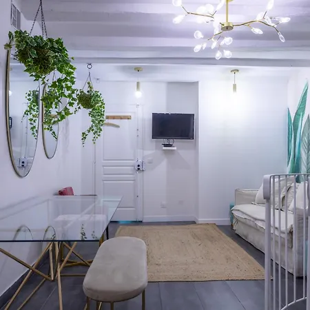- Le Louvre Working & Living Apartment *