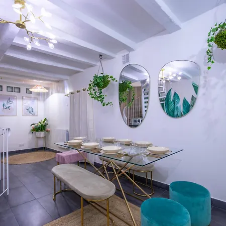 - Le Louvre Working & Living Apartment