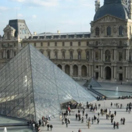 - Le Louvre Working & Living Apartment