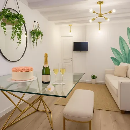 Le Louvre - Montorgeuil * Paris